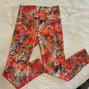 SOLD Athleta Salutation Stash Renewed Bloom Floral Womens Size S 7/8 Leggings